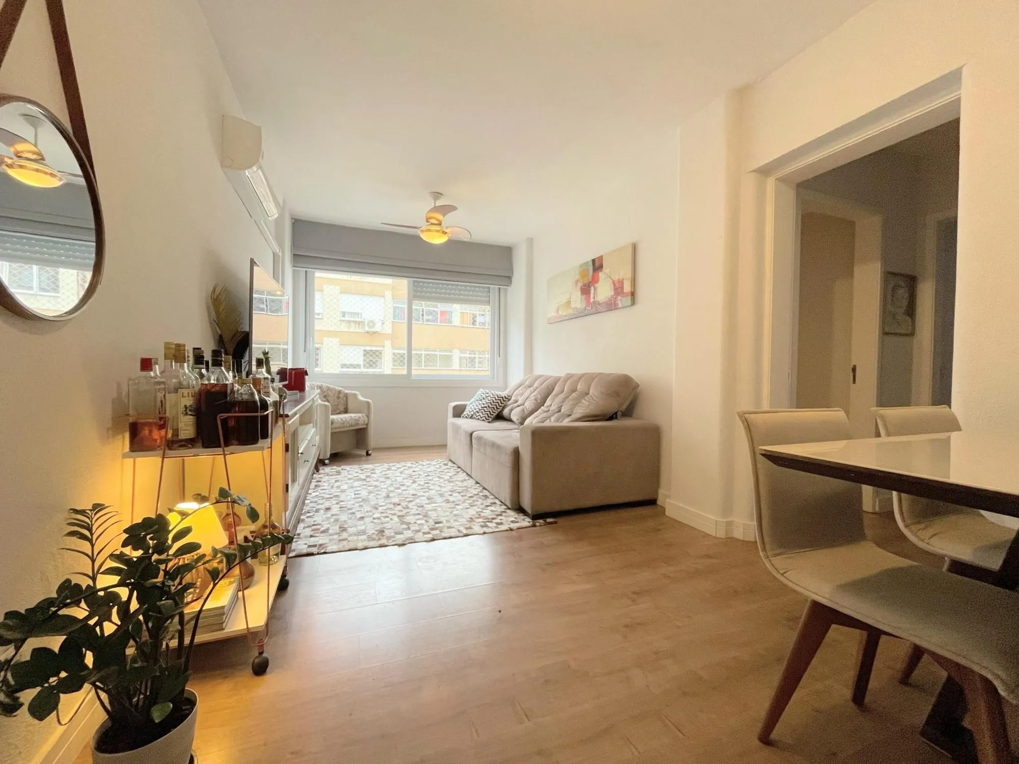 Imagem Apartamento com linda vista definida para o Rio Guaíba ? amplo, arejado e com sol da tarde!