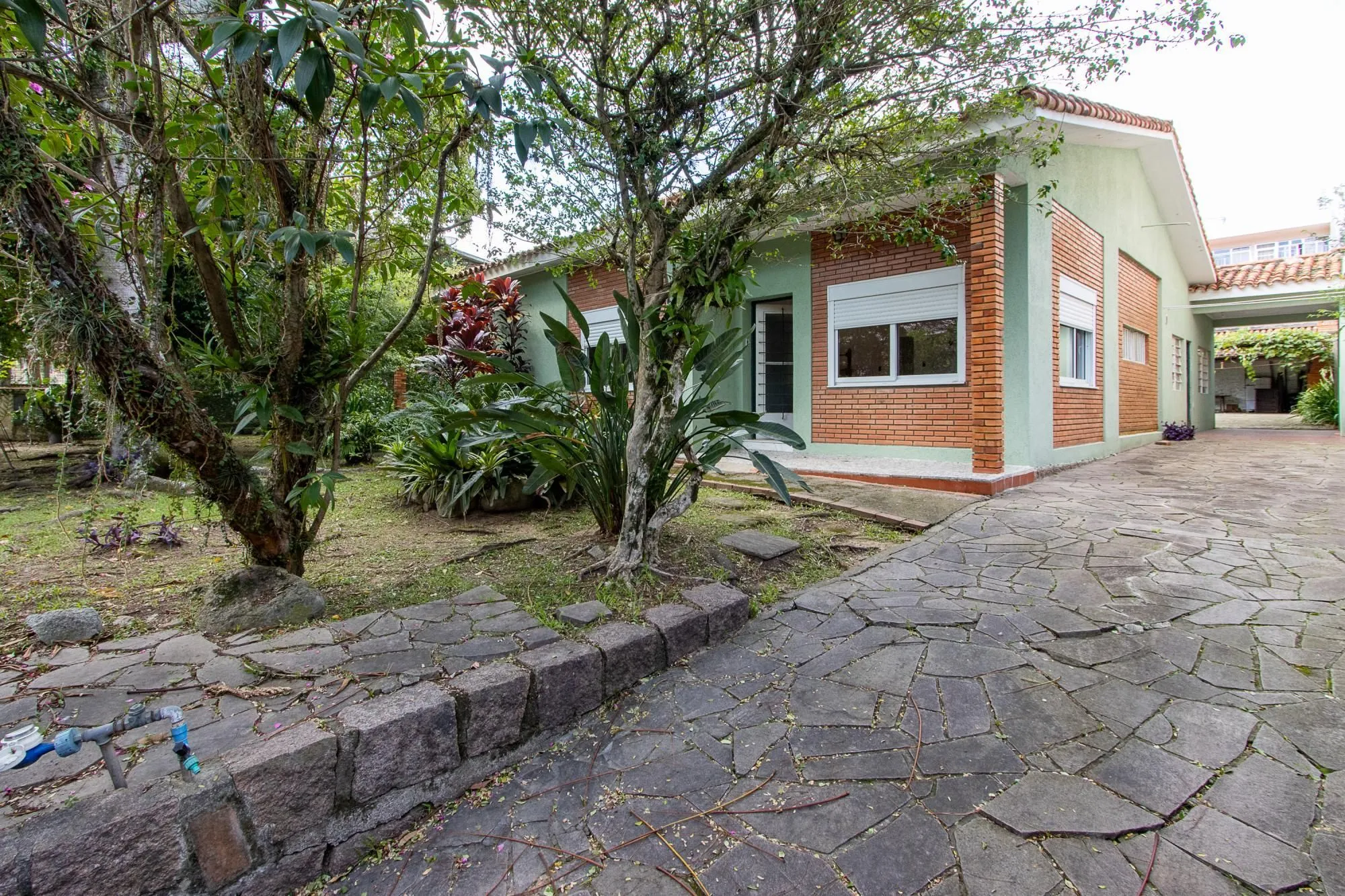 Imagem Casa com 4 quartos à venda na Avenida Pereira Passos Vila Assunção, Porto Alegre