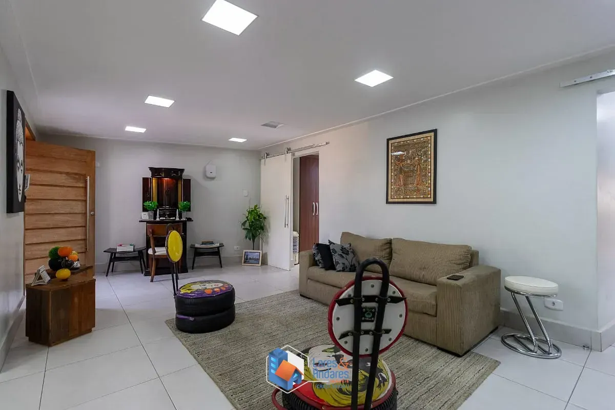 Foto do imóvel Casa para venda em Vila Monumento com 3 quartos, sendo 1 suíte, 220m² em Rua Eiras Garcia
