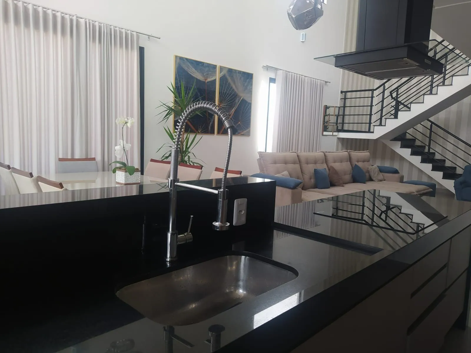 Imagem Casa para Locação e Venda com 3 suítes no Alphaville 1
