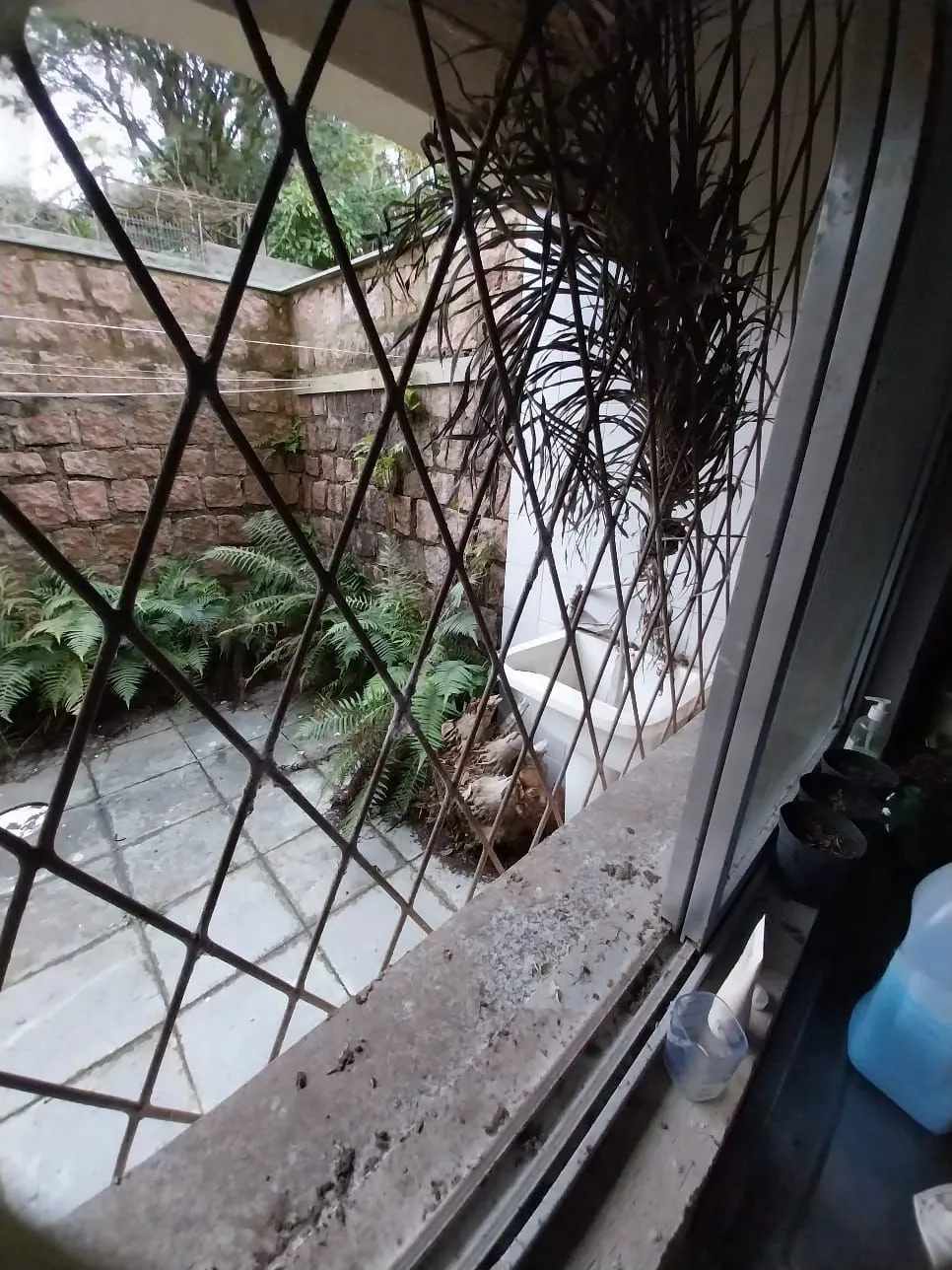 Imagem Casa ampla 5 D E 4 Banheiros, 2 vagas - Sta Tereza - Porto Alegre