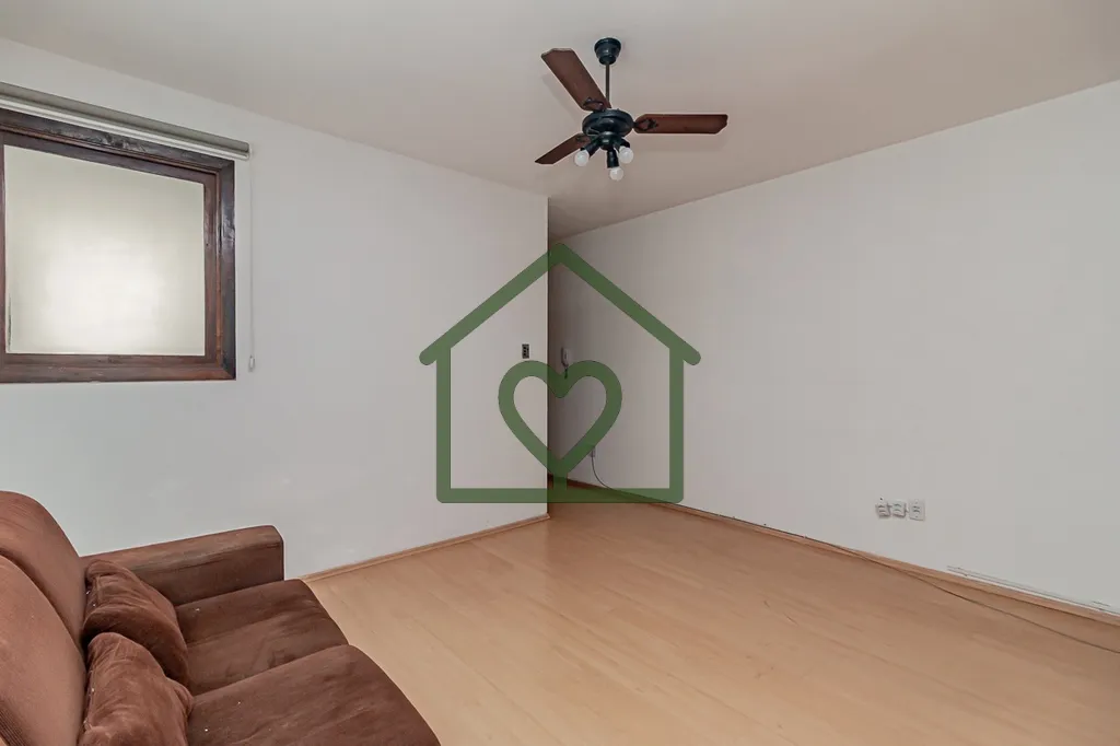 Imagem Com 54m² bem distribuídos, o apartamento conta com 1 dormitório. 
 
O imóvel passou por melhoria...