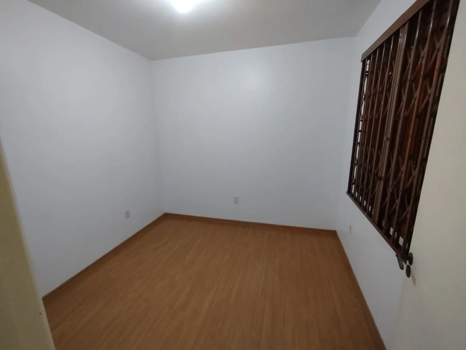 Imagem Casa com 03 quartos e 01 vaga no Bairro Cristal