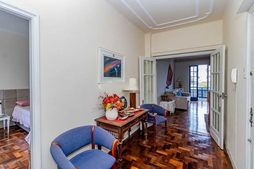 Imagem Vende-se apartamento com 2 quartos, sacada e 1 vaga - 113 m² - Moinhos de Vento