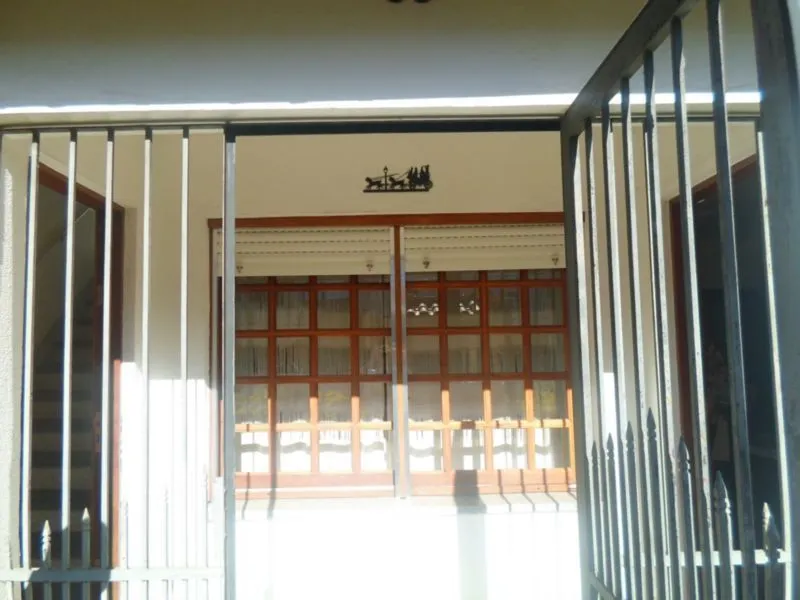 Imagem Casa para Venda - 400m², 6 dormitórios, sendo 2 suites, 5 vagas - Santo Antonio
