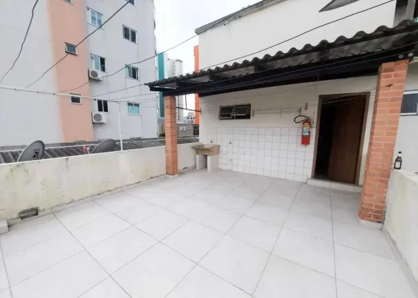 Imagem Apartamento com 2 dormitórios, 1 vaga de garagem no Centro Balneário Camboriú