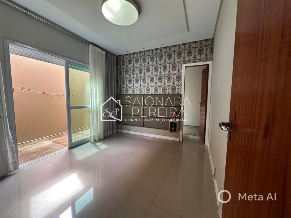 Imagem Casa Comercial de 2 Dormitórios com Suíte no Balneário, Florianópolis