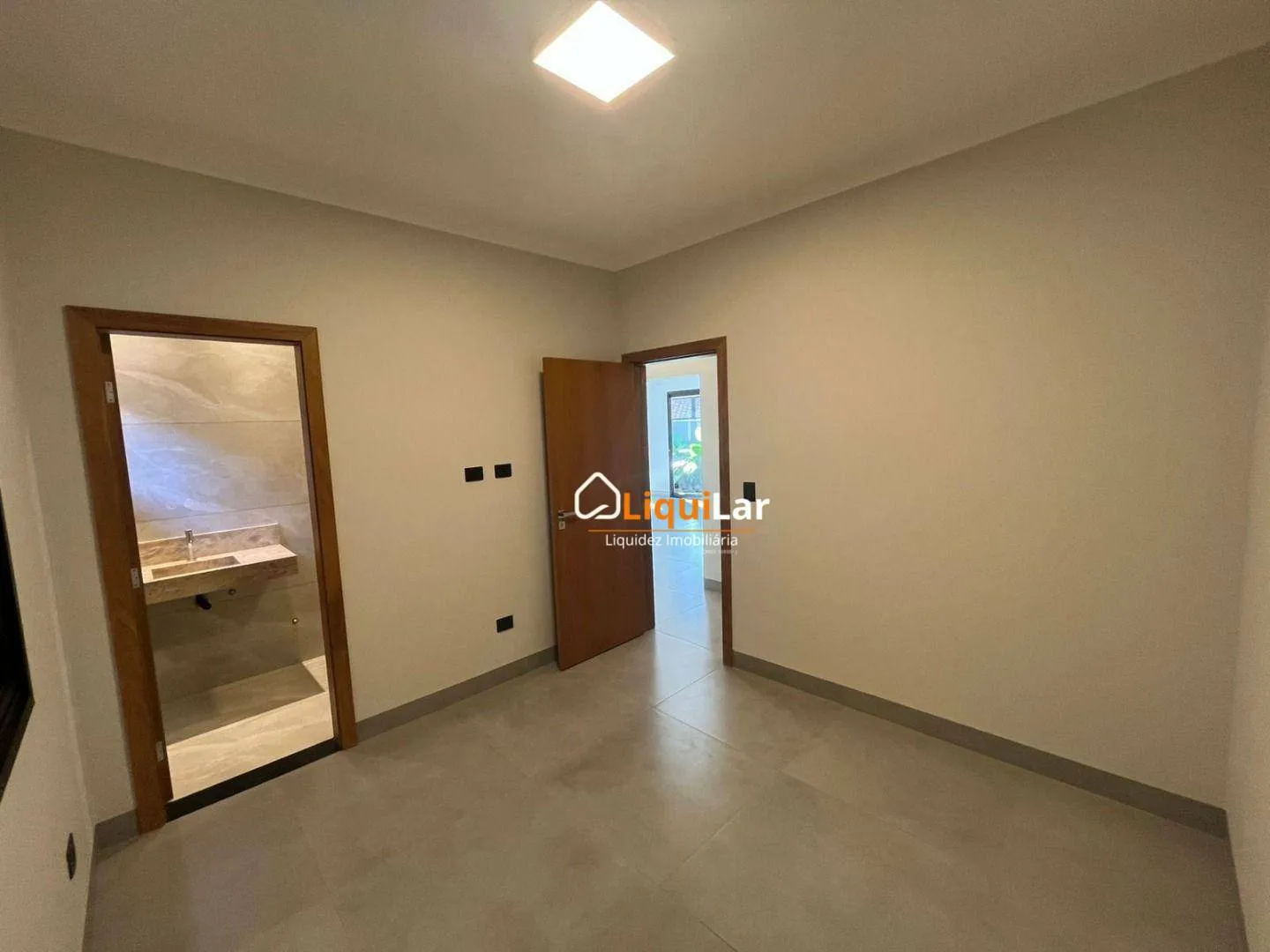 Imagem Casa Térrea de Alto Luxo na Vila Planalto com 3 Suítes, Escritório e Piscina Aquecida
