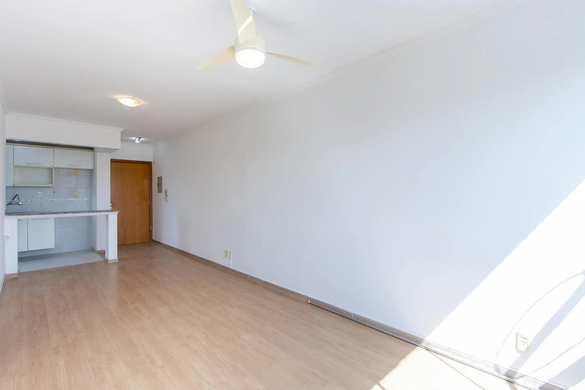 Imagem Apartamento de 3 dormitórios, 1 banheiro e uma vaga de garagem.