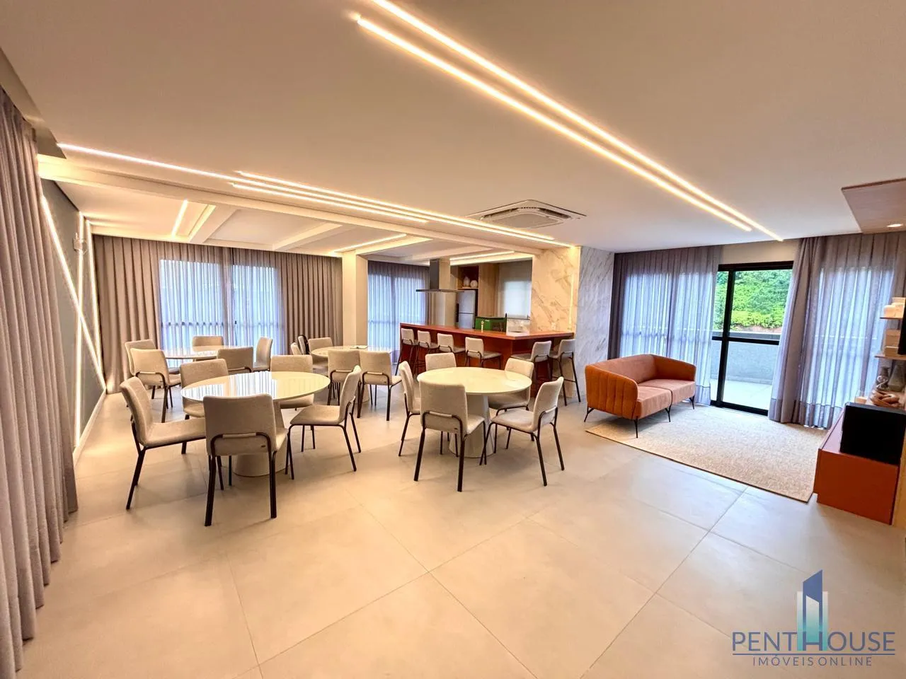 Imagem Apartamento Zona Central para Venda em Balneário Camboriú, Praia dos Amores, 2 dormitórios, 1 suíte, 2 banheiros, 1 vaga
