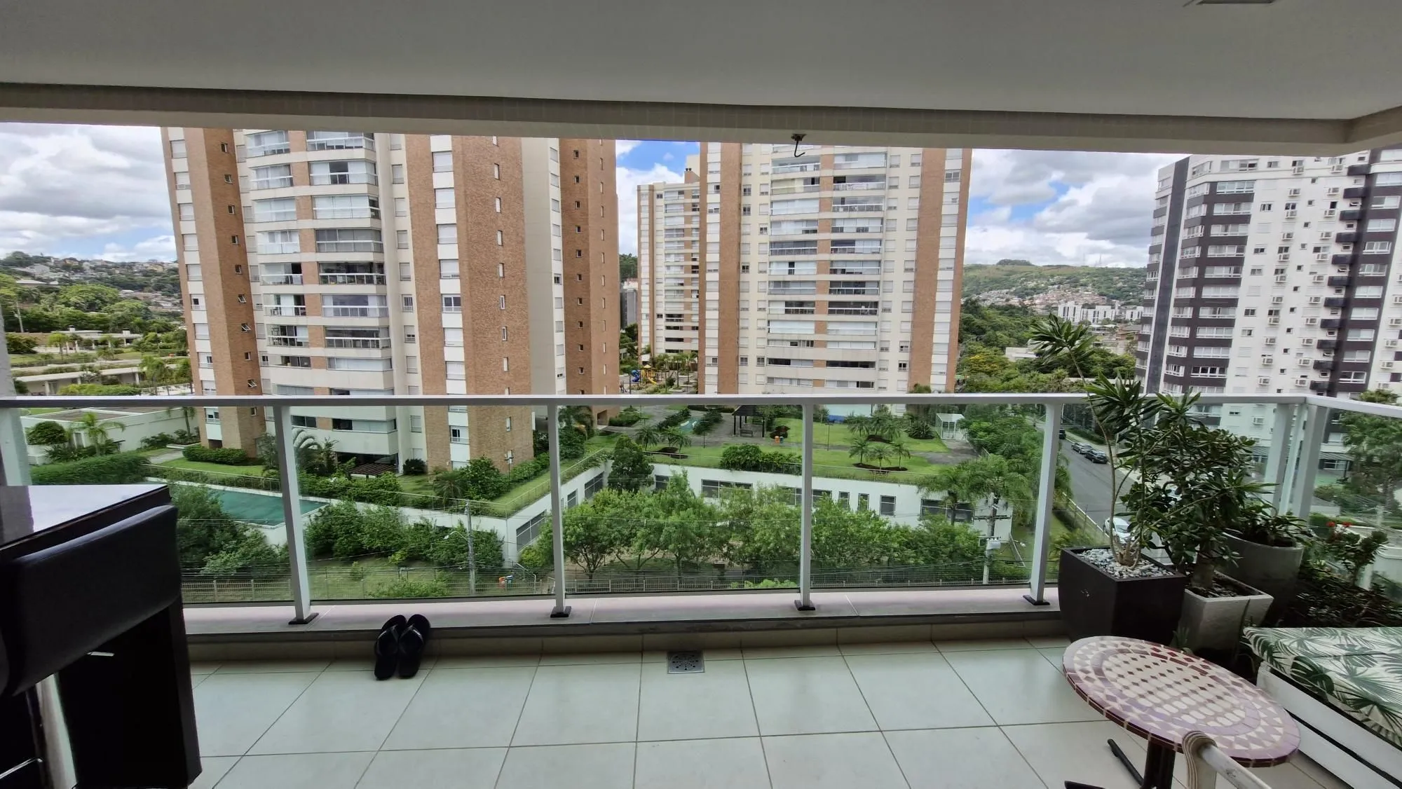 Imagem Apartamento mobiliado no Central Parque, 3 dormitorios sendo 1 suíte, banheiro social, lavabo, 114,00m² área privativa, 2 garagens