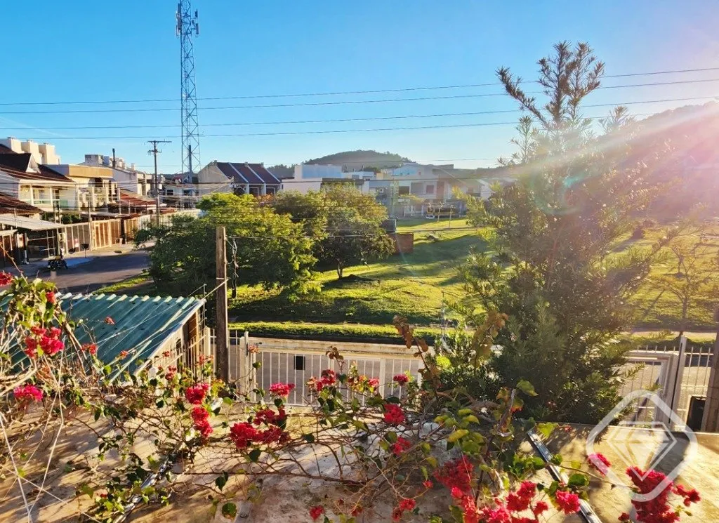 Foto do imóvel Casa semimobiliada em frente a uma linda praça no bairro Hípica, com ambientes amplos, excelente d... em Plínio Anele