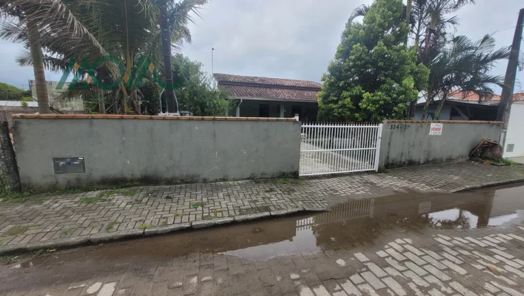 Imagem Casa com excelente terreno e localização privilegiada em Itapoá/SC