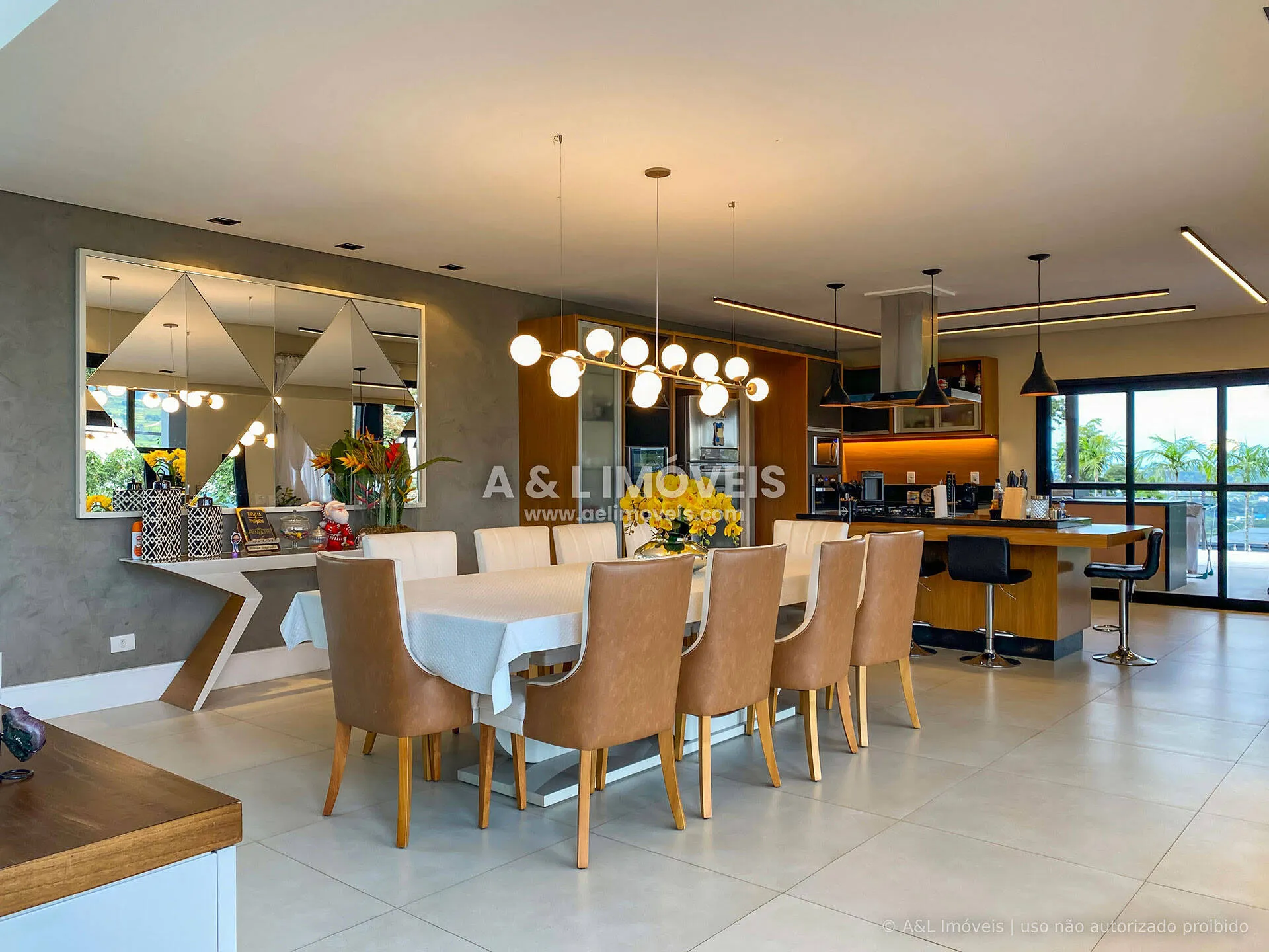Imagem Mansão em Taubaté | Cond. Fechado, 568 m², 5 Suítes e Lazer