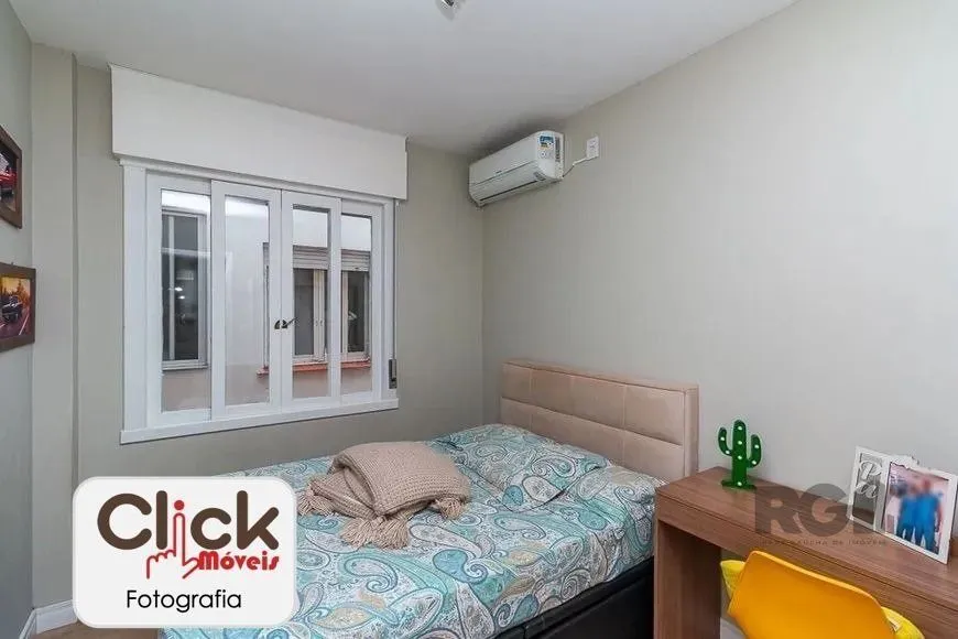 Imagem Apartamento 4 dormitórios, sendo 1 suíte, 193 m² de área privativa e 2 vaga(s) de garagem. Localizado na Rua/Av. Carlos Gomes, no bairro Auxiliadora em Porto Alegre.