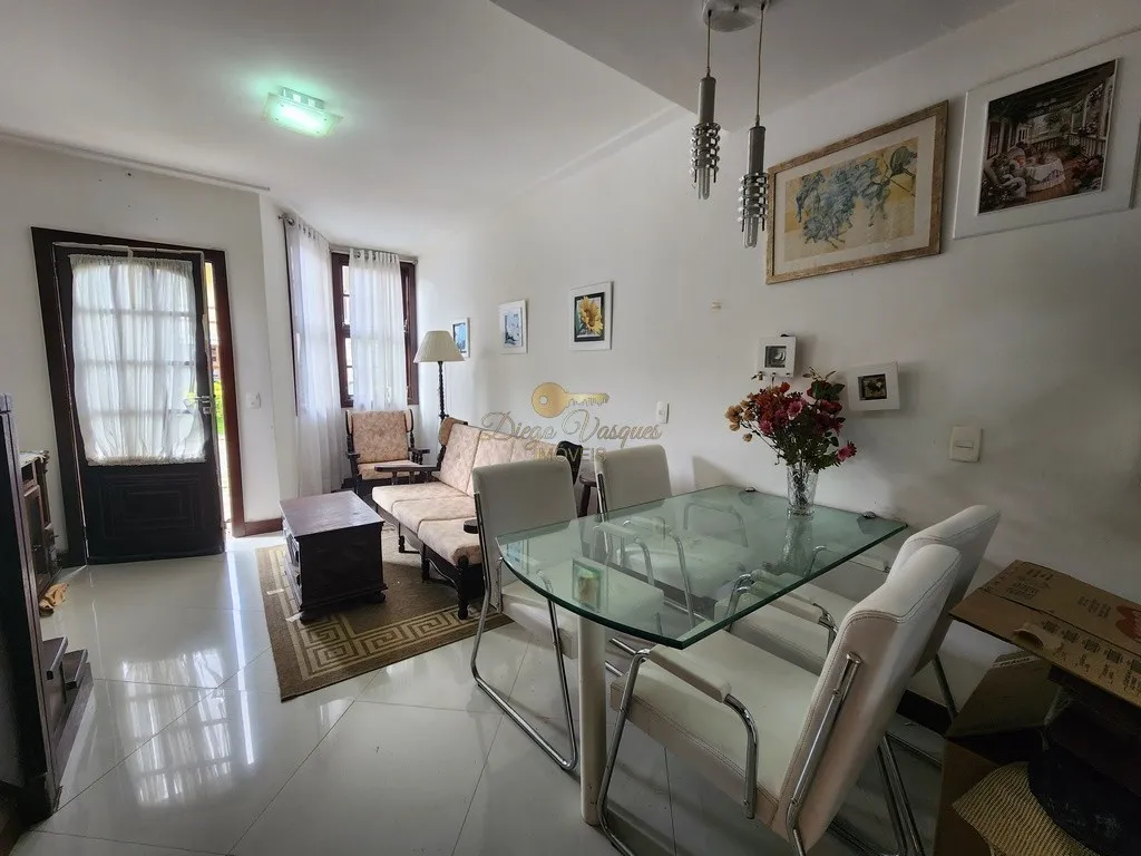 Imagem Casa em Condomínio para Venda em Teresópolis / RJ no bairro Parque do Imbui