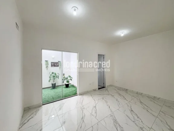 Imagem Casa geminada na Zona Oeste de Londrina com 3 dormitórios (1 suíte), sala ampla, cozinha, 2 banheiros, 2 vagas de garagem e 105m² em terreno de 150m²