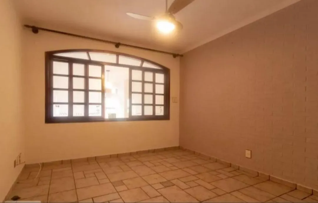 Imagem VENDO EXCELENTE CASA NO BAIRRO CAMPO GRANDE!