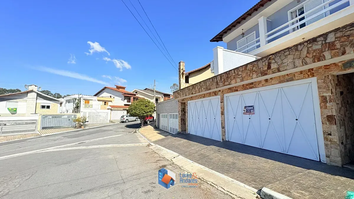 Foto do imóvel Sobrado para venda em Jardim Regina com 4 quartos, sendo 1 suíte, 277m² em Rua Maria Pereira Pinto