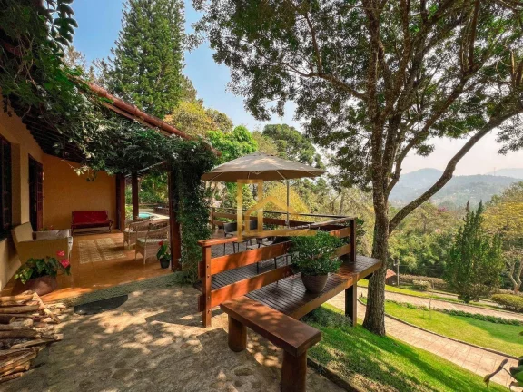 Imagem Casa linear com 3 quartos com suíte e terreno de 2.580 m² e Lazer privativo perto do centro de Teresópolis!