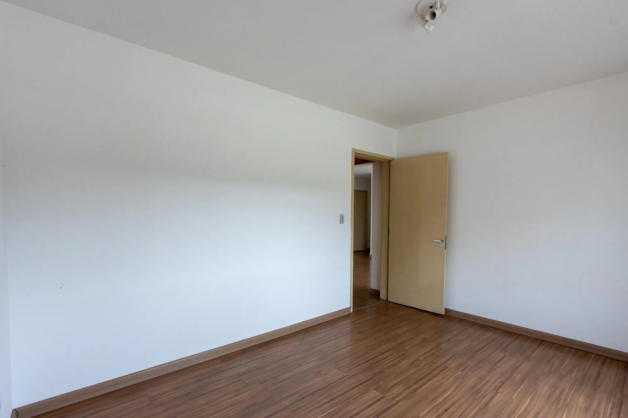Imagem Apartamento 2 quartos, com 1 vaga escriturada - Bairro Tristeza