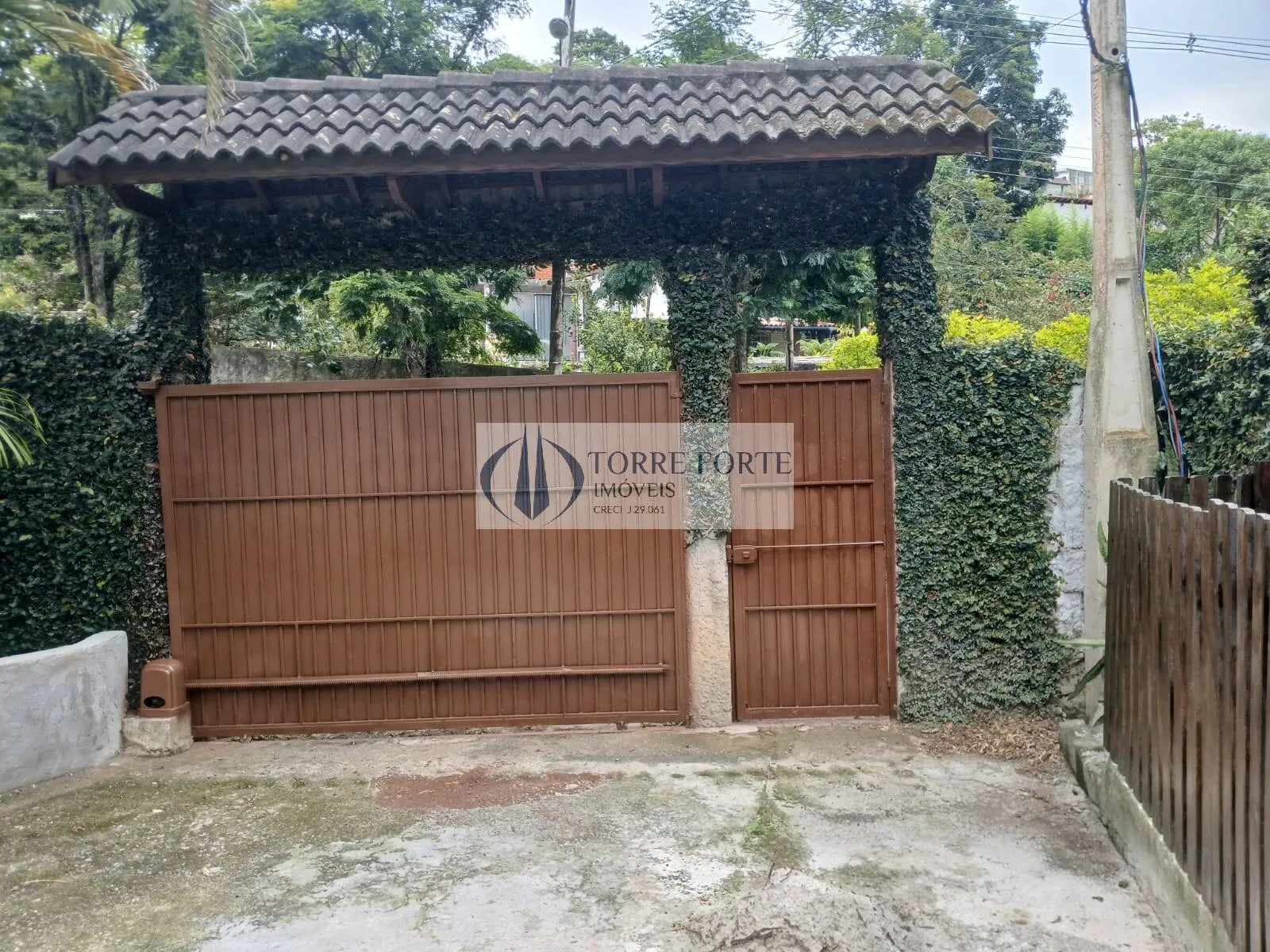 Imagem Casa com 5 quartos 1 suite 6 vagas de garagem na Serra da Cantareira.