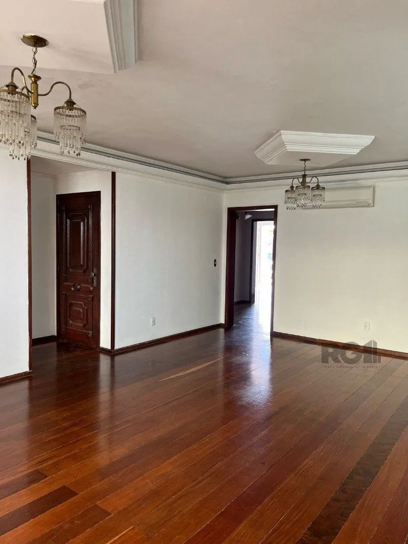 Imagem Casa para Venda - 507m², 4 dormitórios, sendo 2 suites, 6 vagas - Cavalhada