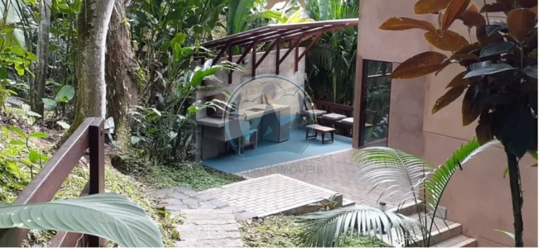 Imagem Casa de luxo em condomínio exclusivo em Ubatuba-SP, bairro Promirim: 3 quartos, 3 banheiros, 180m² de área.