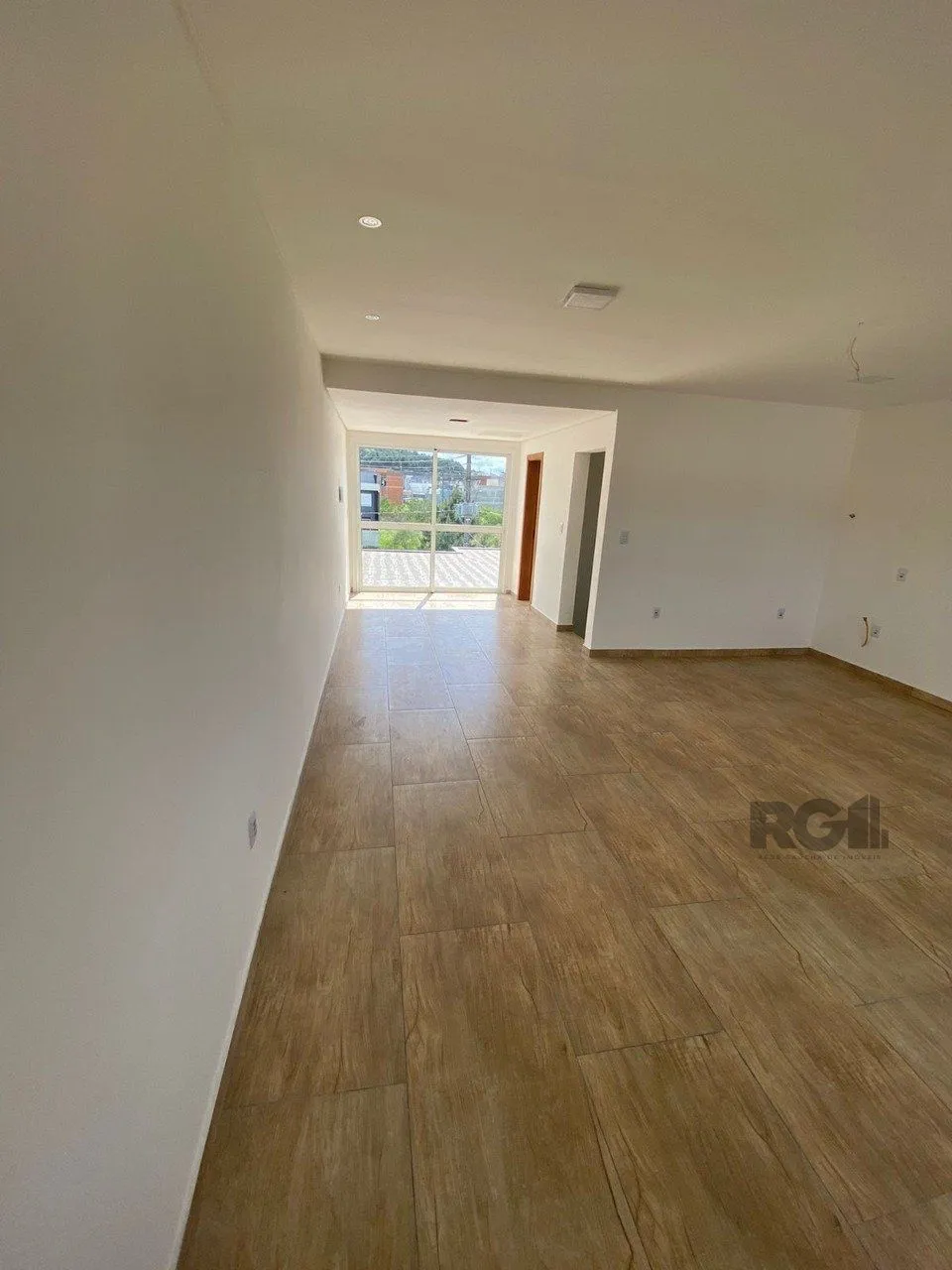 Imagem Casa com 03 Dormitórios / Amplo Terraço e Pátio