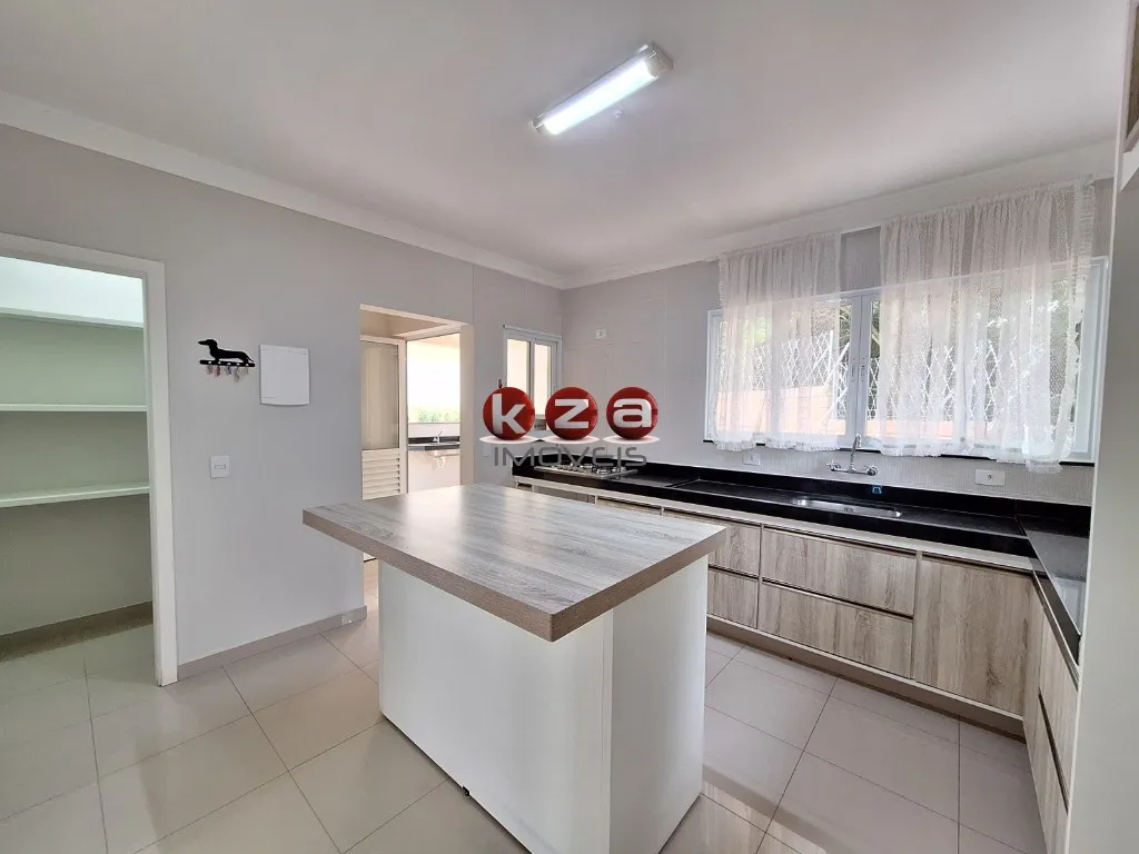 Imagem Casa em condomínio exclusivo em Valinhos-SP, 3 quartos, 3 suítes, 2 salas, 4 banheiros, 245,98 m² de área.