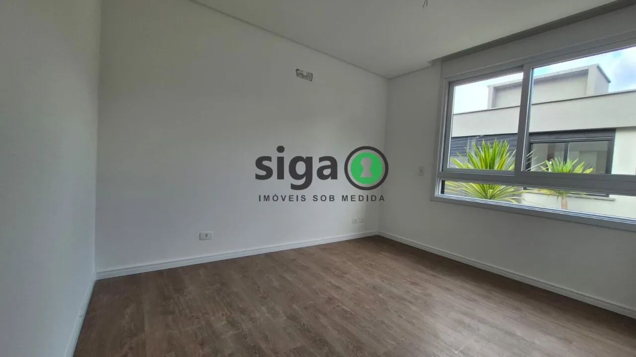 Imagem CASA EM CONDOMINIO COM 4 QUARTOS SENDO SUITES