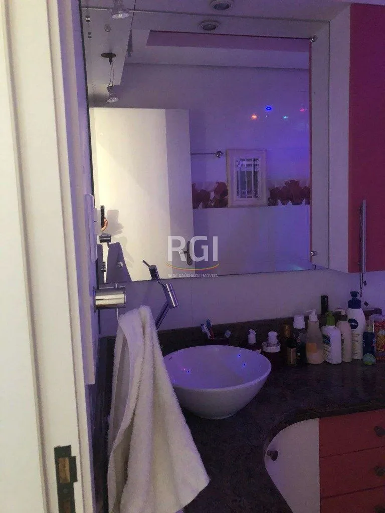 Imagem Apartamento para Venda - 80m², 2 dormitórios, 1 vaga - Menino Deus