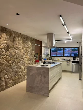 Imagem Apartamento com 190 M² com 3 dormitórios sendo os 3 suítes, 2 banheiros, sala, cozinha, varanda, ...