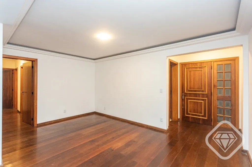 Imagem Apartamento térreo amplo, com pátio exclusivo e sacadão com churrasqueira em Ipanema, próximo à...