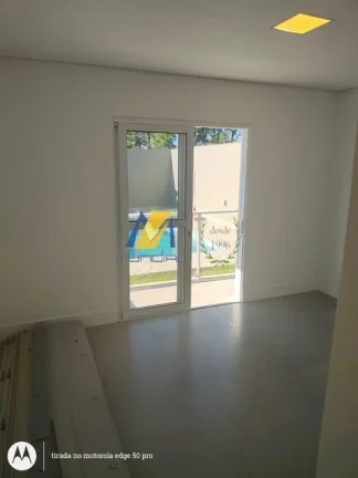 Imagem Linda Casa com 239 m² em Condomínio à Venda com 3 Quartos e 1 Suíte