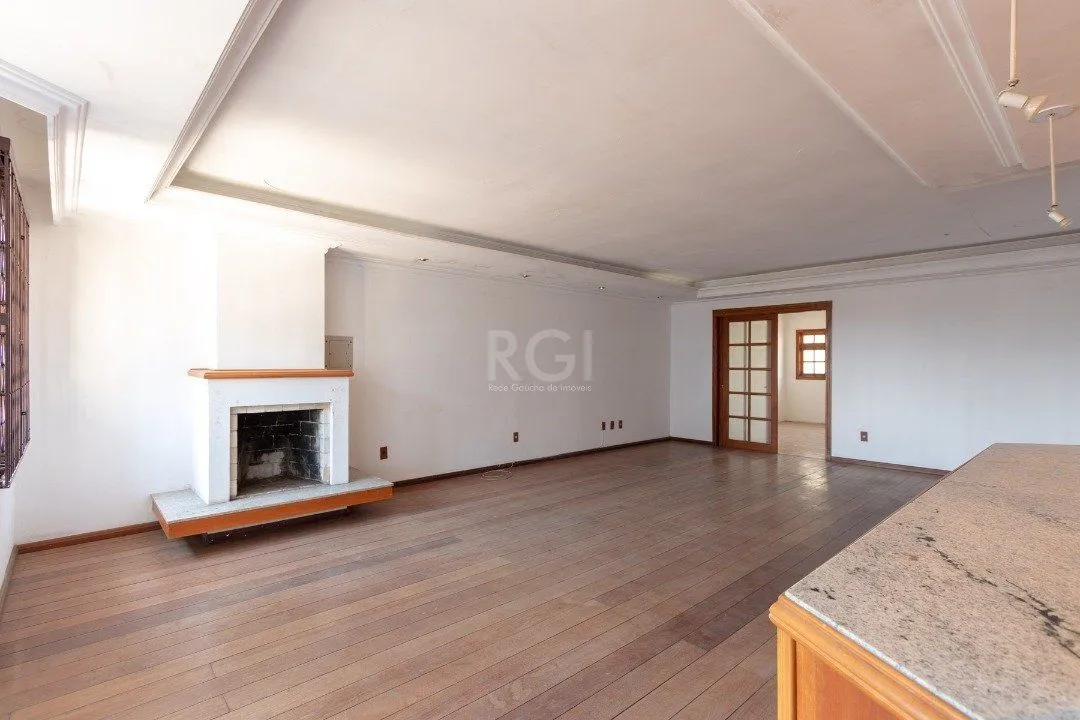 Imagem Casa para Venda - 460m², 4 dormitórios, sendo 1 suites, 4 vagas - Cristal