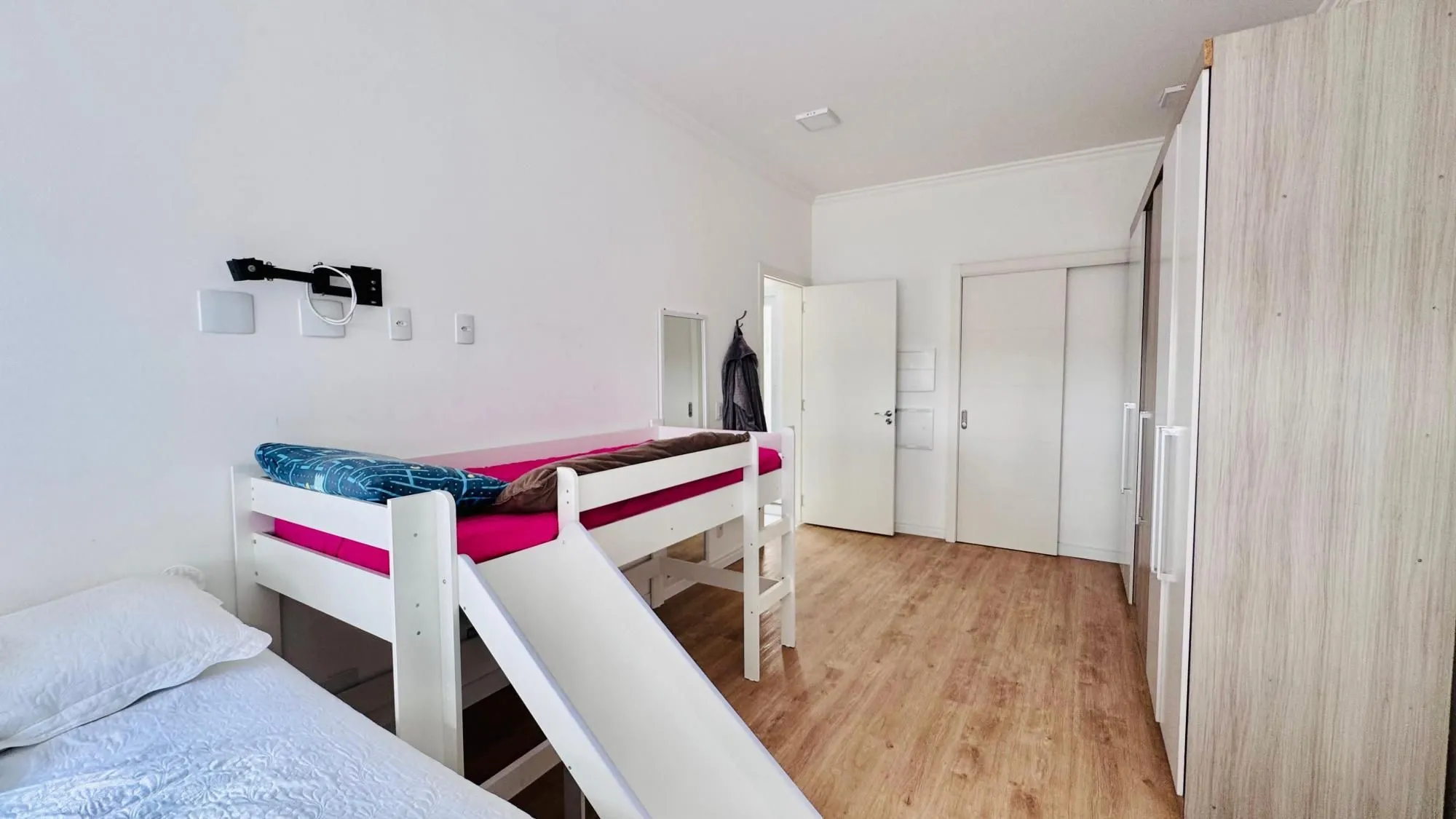 Imagem Casa em condomínio, 3 dormitórios, 1 suíte, 2 vagas Bairro Vale Ville