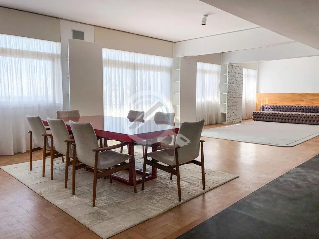 Apartamento duplex mobiliado com 328m² com 3 dormitórios (3 suítes) e 2 vagas individuais no Moin...