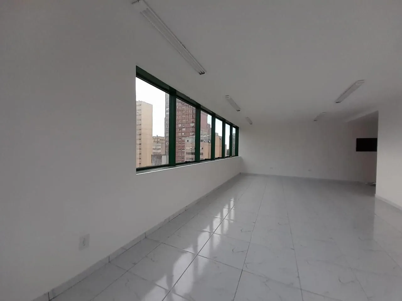 Imagem Sala comercial à venda em Porto Alegre, Centro Histórico, 42.23m2