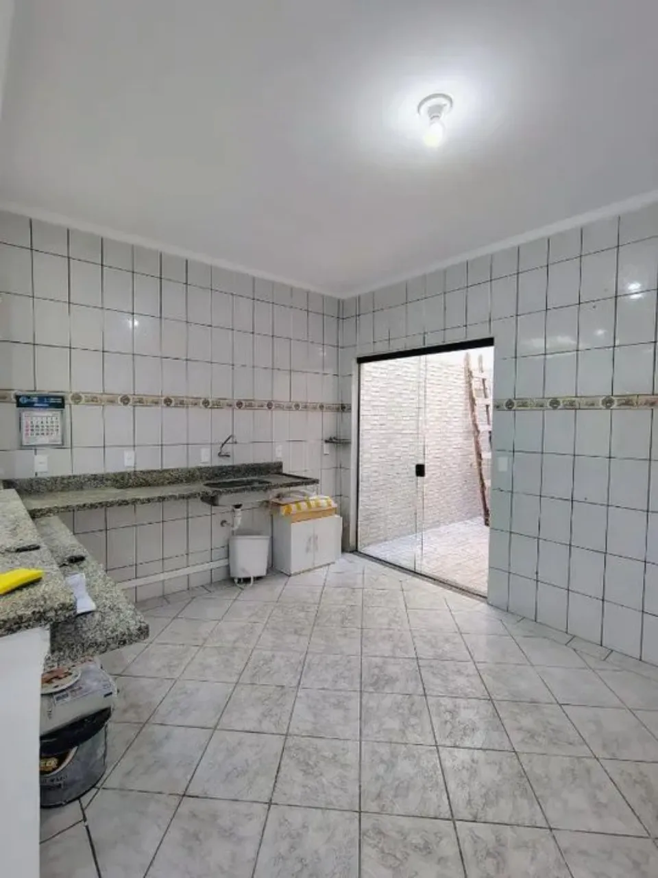 Imagem Casa Comercial à Venda em Sorocaba-SP, Jardim Pacaembu: 2 Quartos, 1 Sala, 2 Banheiros, 2 Vagas de Garagem!