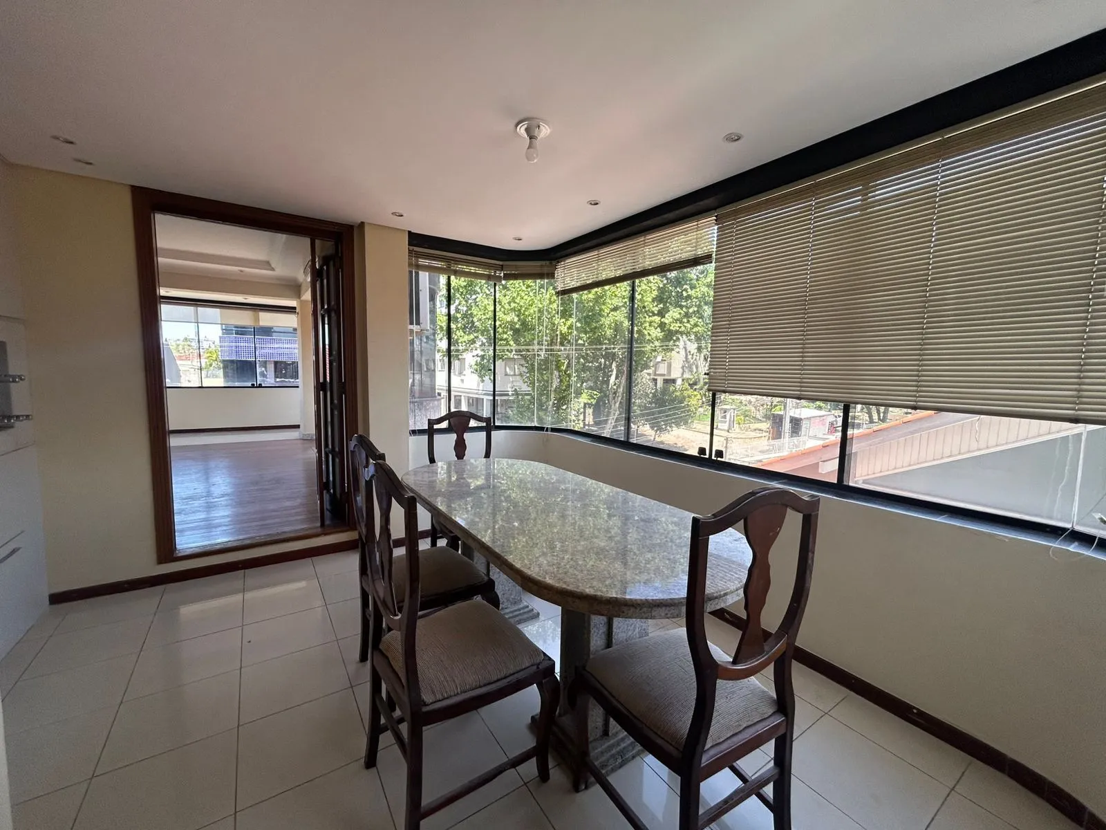 Imagem Apartamento 4 dormitórios • 172 m² privativos • Suíte com hidromassagem • Jardim Lindóia
