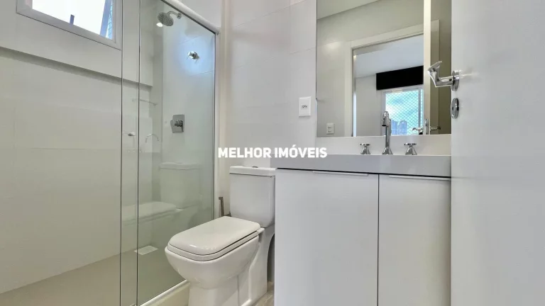 Imagem Apartamento á venda com 3 suítes e 3 vagas localizado no centro de Balneário Camboriú
