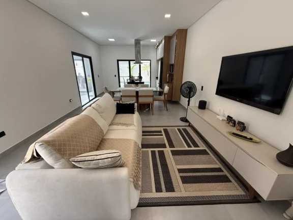 Imagem Linda Casa Mobiliada com Piscina - Condomínio Nova Jaguari