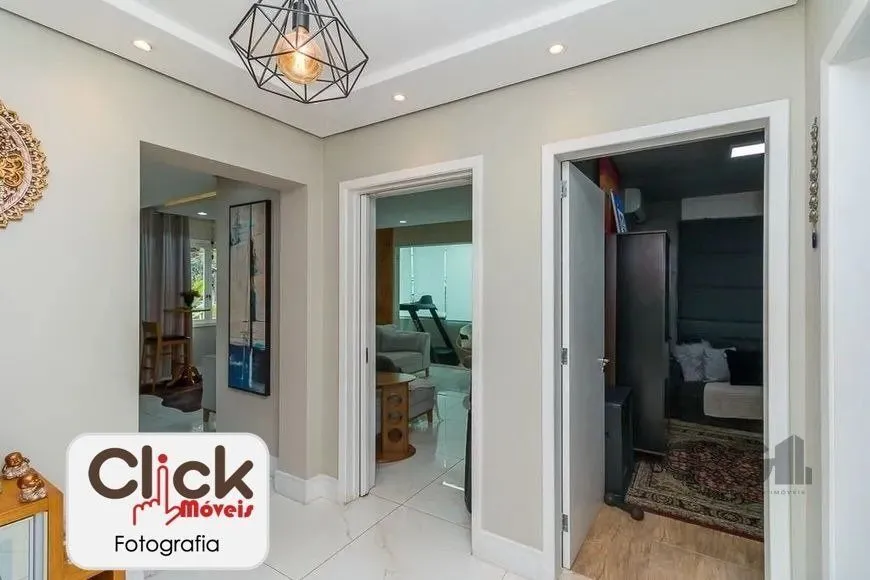 Imagem Apartamento 4 dormitórios, sendo 1 suíte, 193 m² de área privativa e 2 vaga(s) de garagem. Localizado na Rua/Av. Carlos Gomes, no bairro Auxiliadora em Porto Alegre.