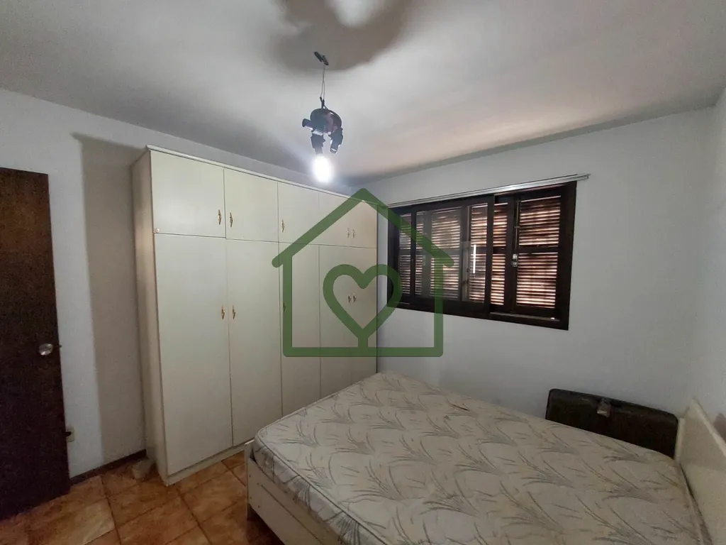 Imagem Casa à venda no bairro Rio Branco, Porto Alegre, com 176,33 m2 de área construída em terreno de 1...