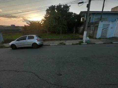 Imagem VENDA DE TERRENO BAIRRO VILA RIMAN, EM ARUJÁ/SP COM A/T 300M². Terreno murado em bairro tranquilo, oportunidade para investimento! CONSULTE-NOS.