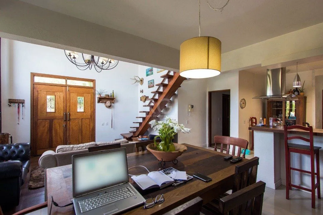 Imagem Casa para Venda - 250m², 3 dormitórios, sendo 2 suites, 3 vagas - Ponta Grossa