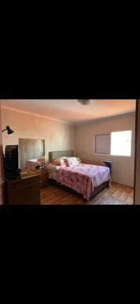Imagem Sobrado com 250 m² 3 Dormitorios sendo 1 Suíte com sacada e 4 Vagas