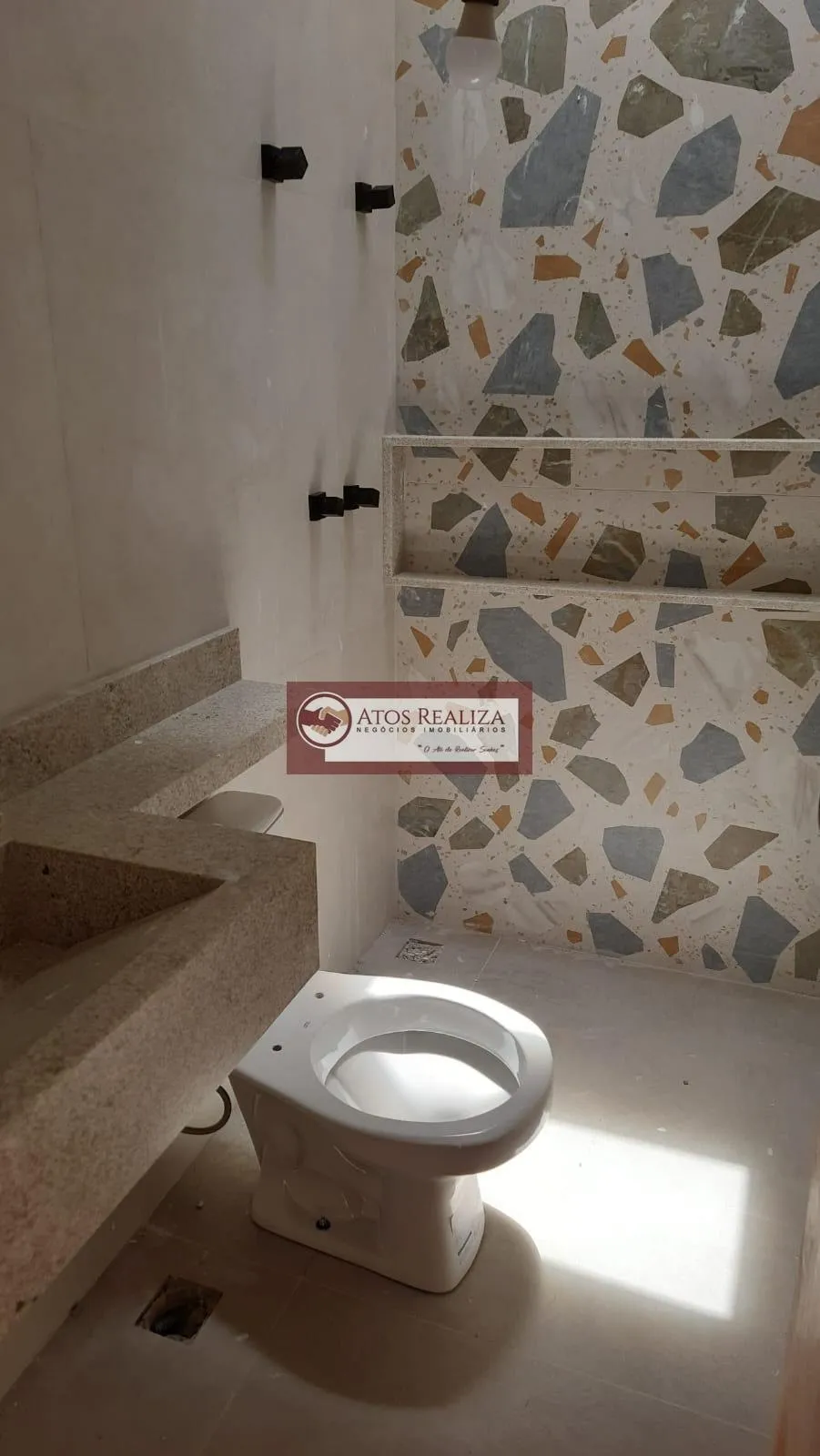 Imagem Sobrado com 3 suítes a Venda, sendo uma com sacada, 110 m² de área útil, sala, cozinha, lavabo, conceito aberto, área gourmet, lavanderia, garagem para 2 autos.