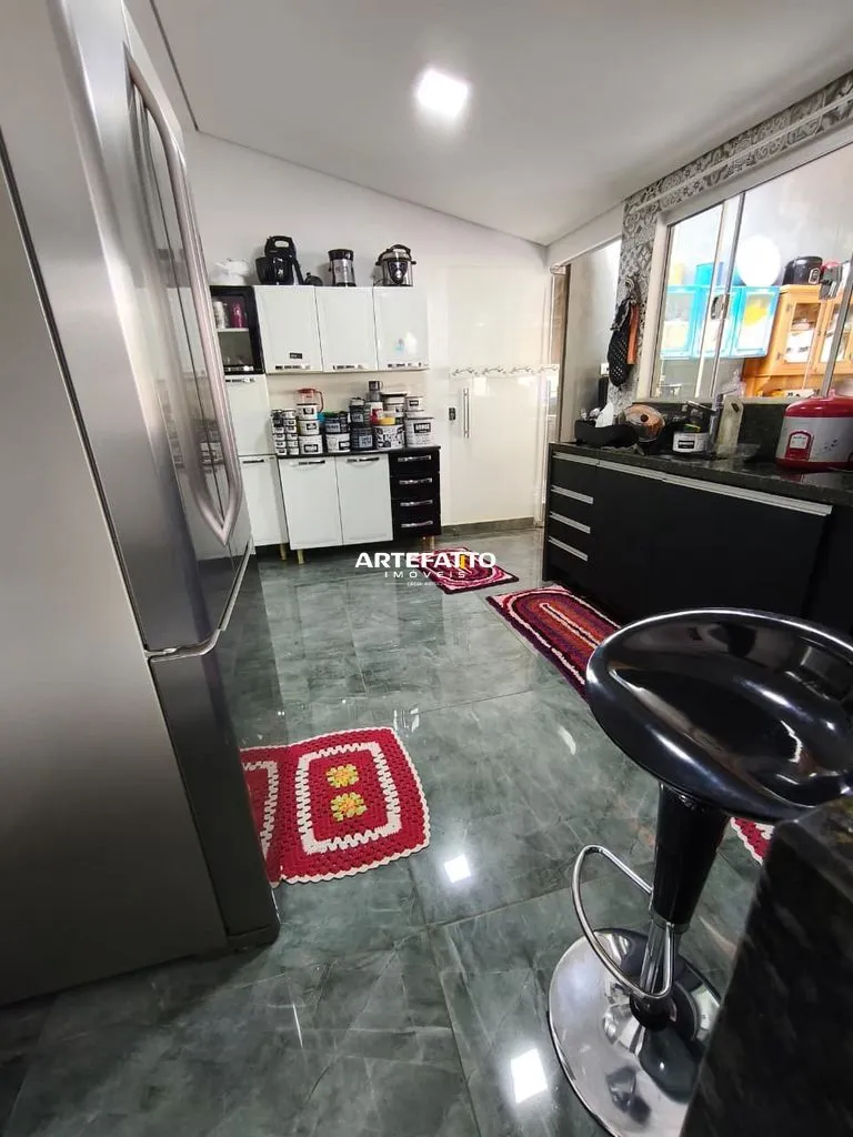 Imagem Casa bairro City Petrópolis, 250m2, rico em porcelanato e modulados.